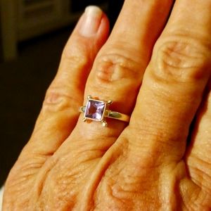 NWOT 925 Marked Silver and Anethyst Colored Stone SZ 7 B2 0107